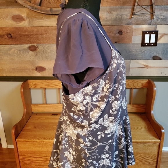 Lauren Conrad Grey & White Floral Blouse - Picture 5 of 12